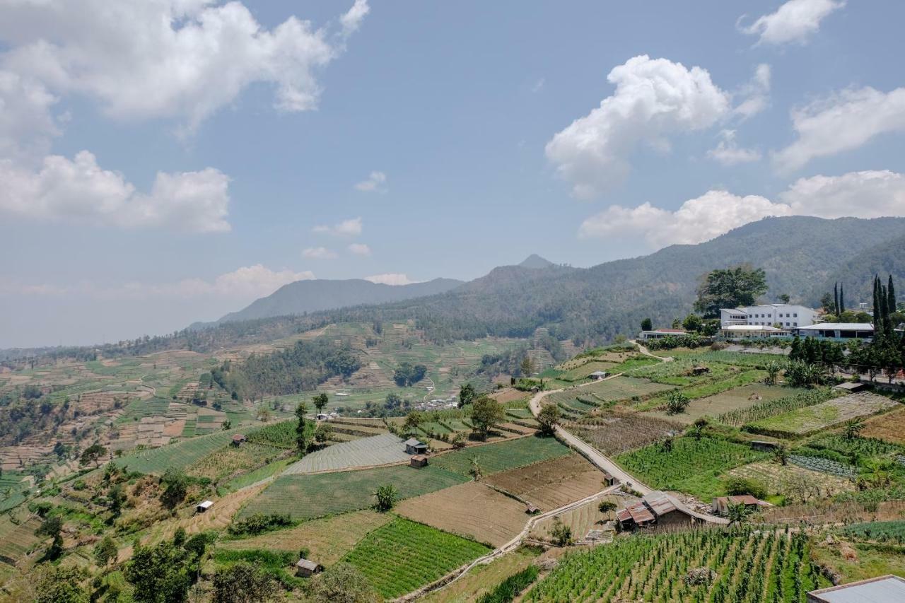 Oyo 1351 Tanggulasi Resto & Residence Syariah Magetan 외부 사진